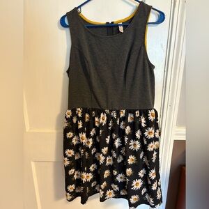 Xhilaration Gray and Black Daisy Dress